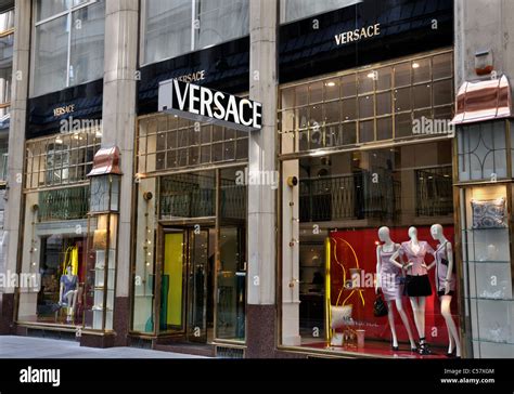 versace shop wien 1010|Finden Sie die nächstgelegene VERSACE Boutique .